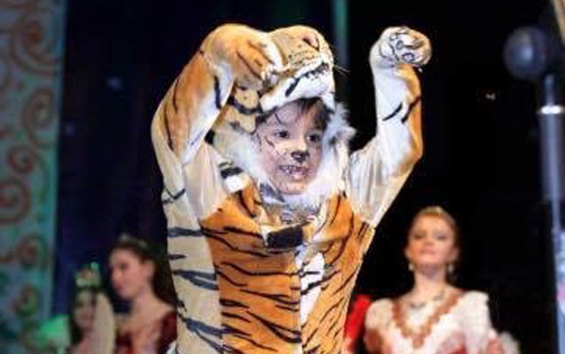 metanet-isgenderlinin-nevesi-teatr-sehnesinde